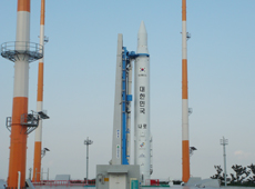 Naro rocket on the launch pad at the Naro Space Center (courtesy: KARI)