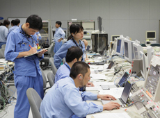 Noriko Shiraishi (center) working in the launch control room