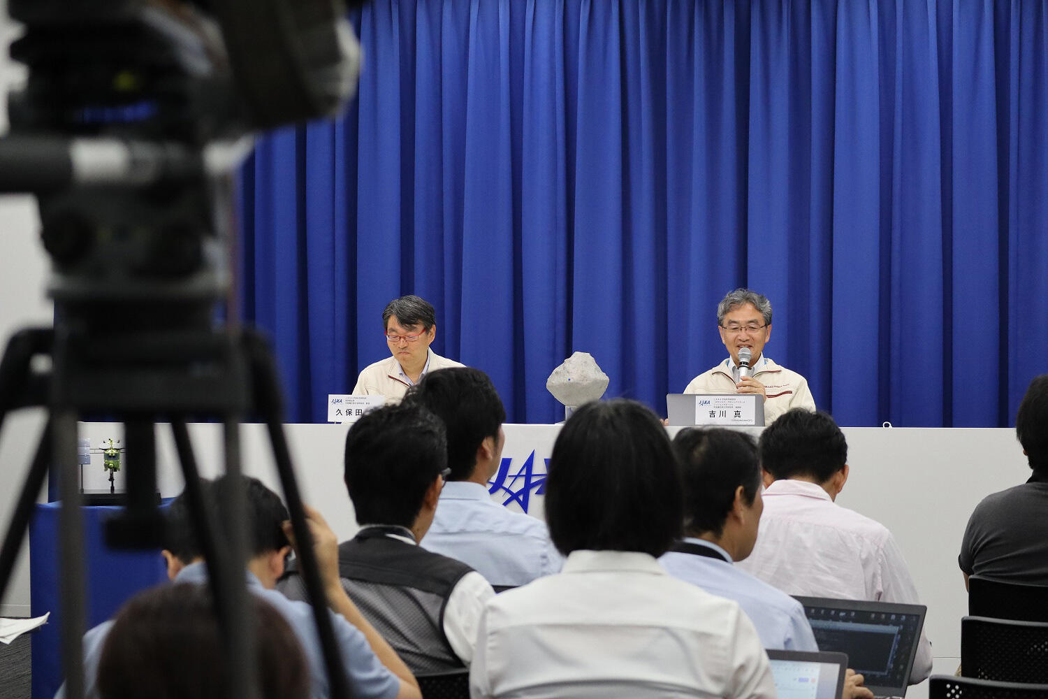 Kubota (left) and Yoshikawa (right) during the press briefing.