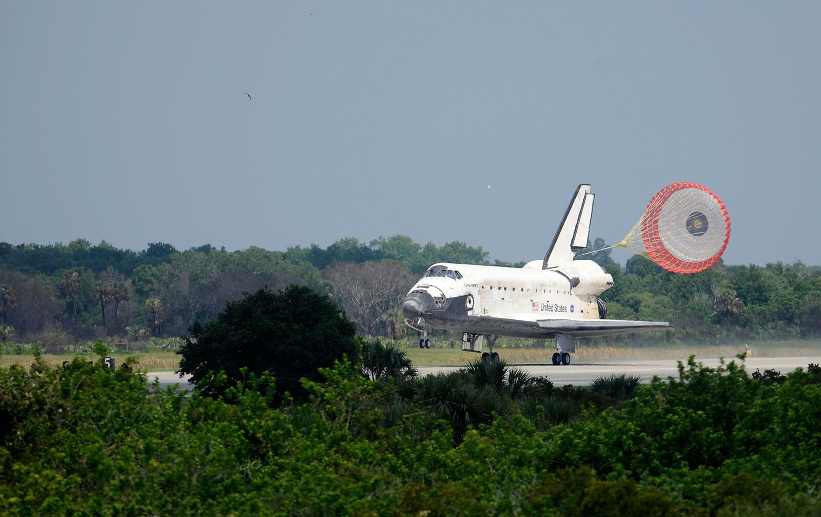 Space Shuttle Discovery touches down on the Kennedy Space Center runway to carry HOSHIDE back to Earth