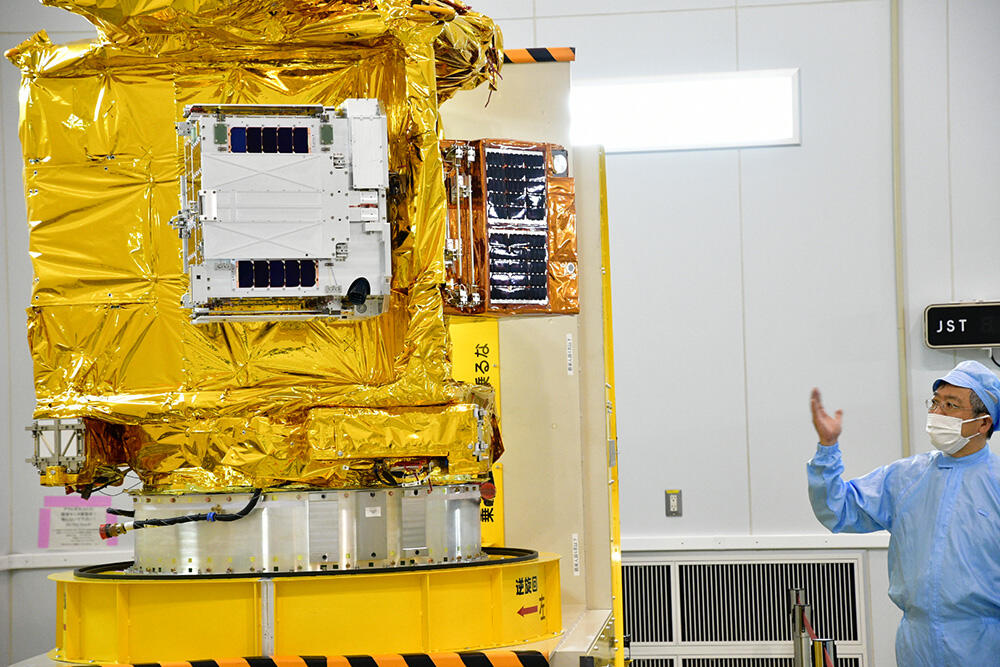 Group Head Kaneko briefing on the unveiled satellites