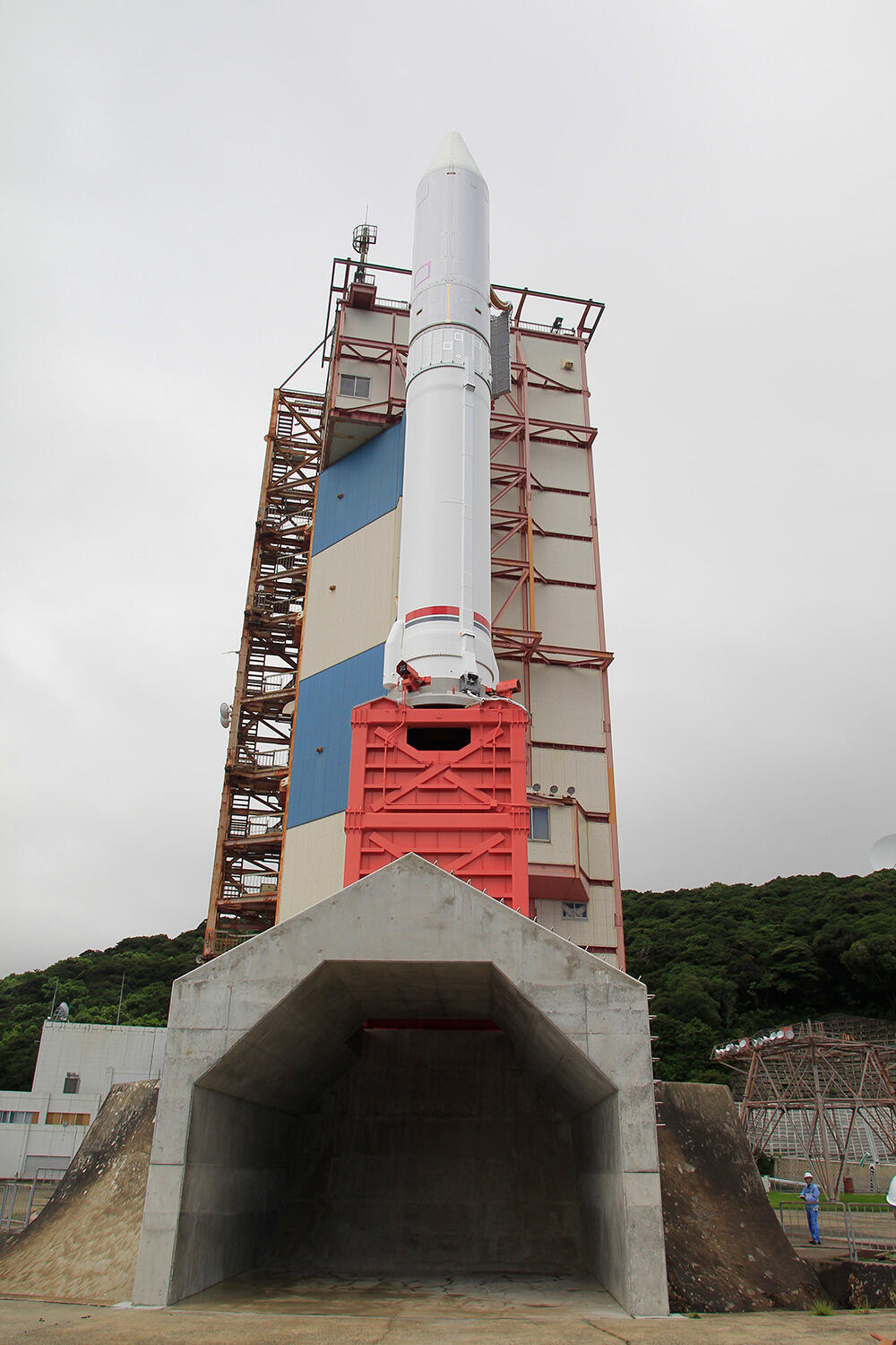 Epsilon set up on a concrete flame duct (bottom of photo) designed to reduce noise during launches (photo shows the Epsilon demonstration rocket)