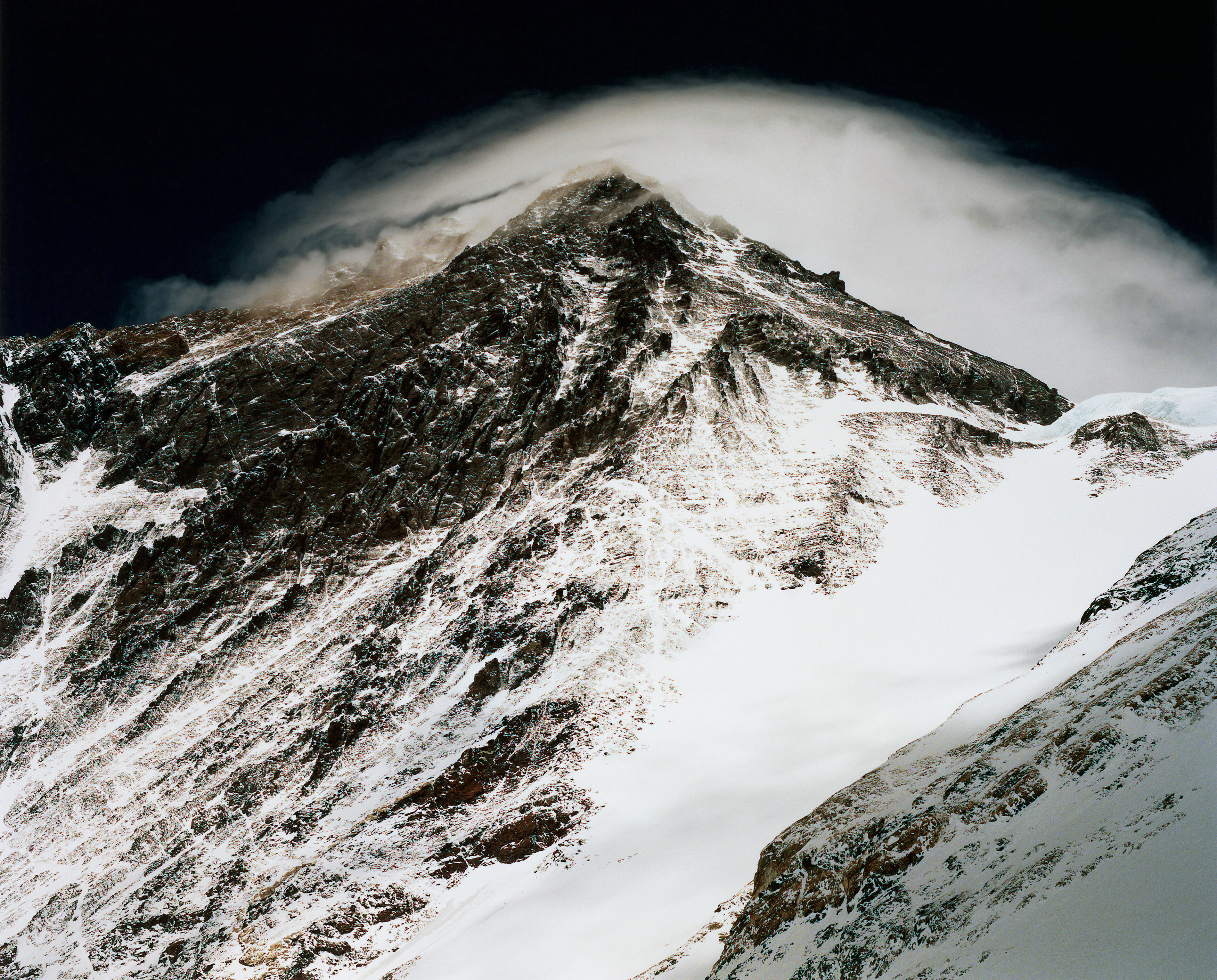 A photograph from EVEREST, which is composed of pictures taken by ISHIKAWA Naoki on his expedition to Mt. Everest in 2011, and additional photos of the world's highest mountain taken on his Lhotse and Makalu expeditions.