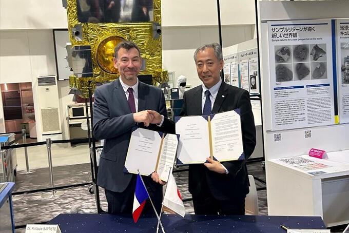 JAXA and Centre National d’Etudes Spatiales (CNES) Sign Inter-Agency Agreement