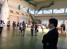 Jin Mayama observing filming at JAXA（© OFFICE MAYAMAJIN）
