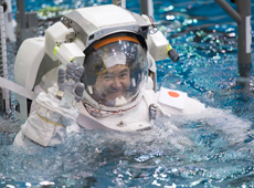 Astronaut Hoshide in training for extravehicular activity