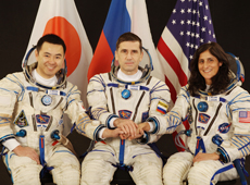 Soyuz flight crew, from left, astronauts Akihiko Hoshide, Yuri Malenchenko and Sunita Williams. (courtesy: JAXA/GCTC) 
