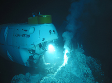SHINKAI 6500 exploring the deep sea (courtesy: JAMSTEC/NHK)
