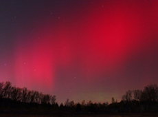 Low-latitude aurora seen in Missouri, USA on October 24, 2011 (courtesy: Tobias Billings/NASA)