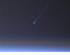 Comet ISON photographed by astronaut Koichi Wakata on the ISS (courtesy: JAXA/NHK)
