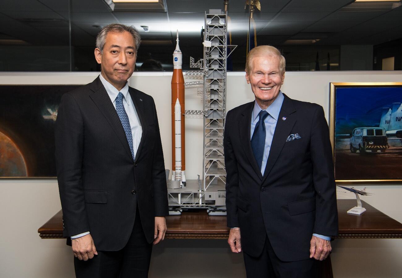 Dr. Yamakawa Hiroshi, JAXA President (left) and Sen. Bill Nelson, NASA Administrator (right) （©NASA)