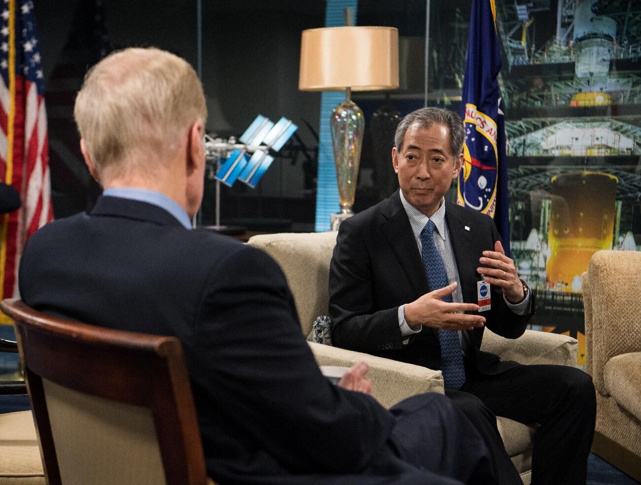 Dr. Yamakawa Hiroshi, JAXA president holding a meeting with Sen. Bill Nelson, NASA Administrator（©NASA）