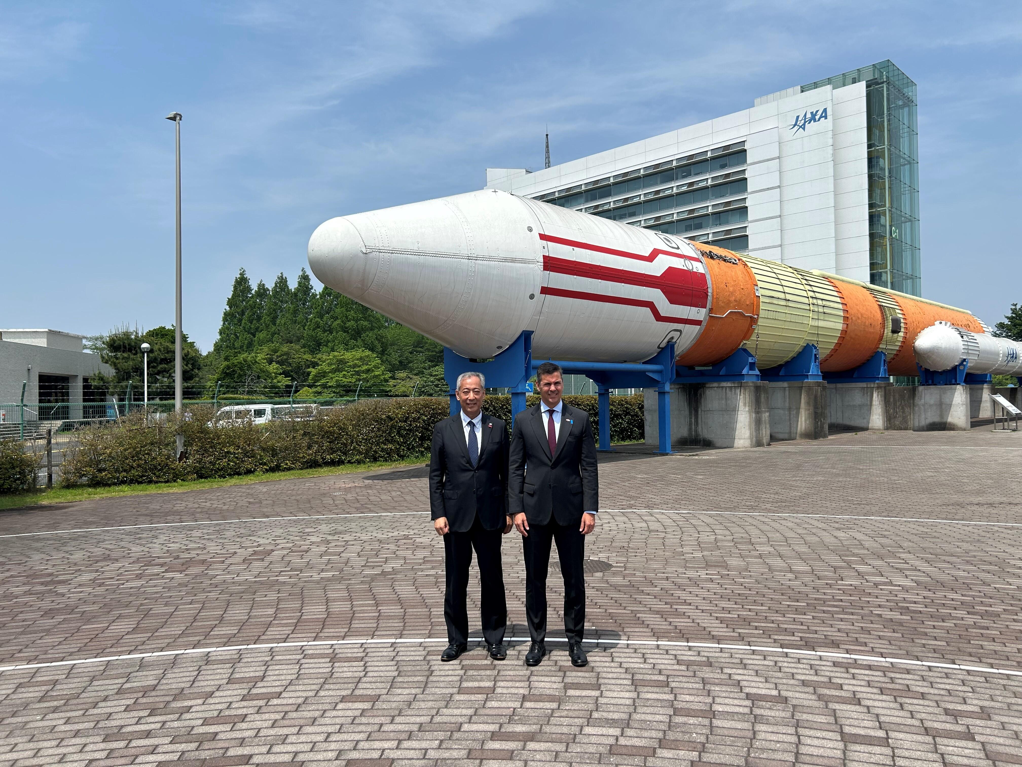 Visit of H.E. Mr. Santiago Peña PALACIOS, President of the Republic of Paraguay, to the Tsukuba Space Center