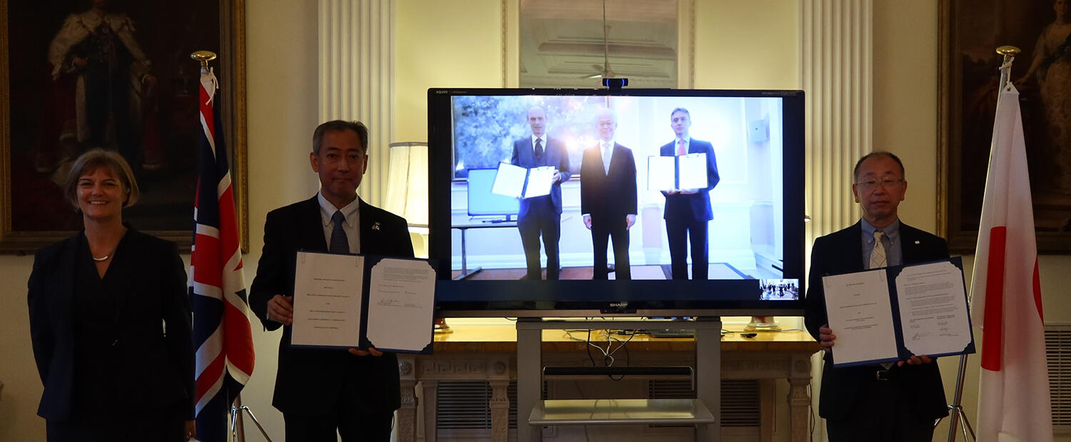 (left to right) H.E. Ms. Julia Longbottom CMG, British Ambassador to Japan Dr. Yamakawa Hiroshi, President Yamakawa of JAXA