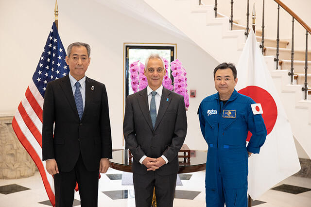From left to right: Dr. Yamakawa, JAXA President, H.E. Mr. Emanuel, Ambassador of the United States of America to Japan, JAXA Astronaut Hoshide
